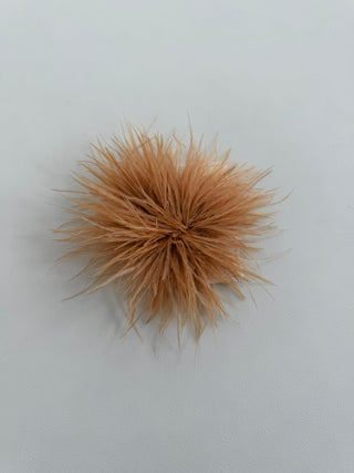 Feder Brosche-weiss-schwarz-altflieder-altrosa-beige-fuschia-pastelrosa-levelone