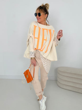 Langarmshirt in Beige mit Print vorne