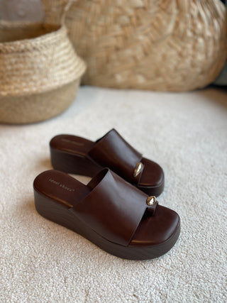 Sandalen in Braun bei Levelone