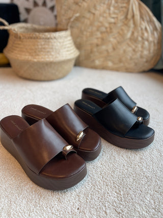 Sandalen in Braun & Schwarz bei Levelone