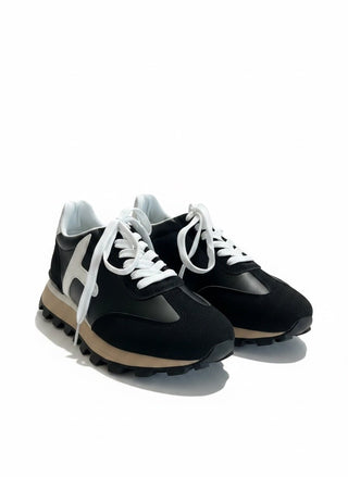 Sneaker in Schwarz
